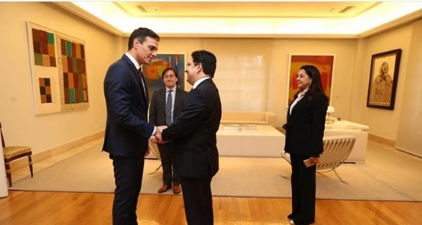  سانشيز تلقى الضوء الأخضر للقاء الملك محمد السادس.. والاجتماع رفيع المستوى أولى مهام السفيرة بنيعيش 