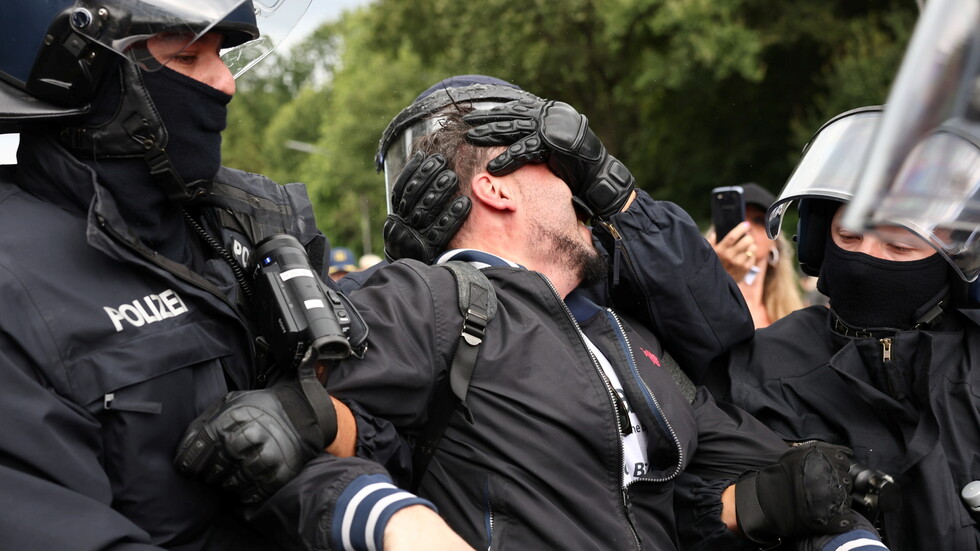 برلين.. توقيف أكثر من 500 محتج على قيود كورونا