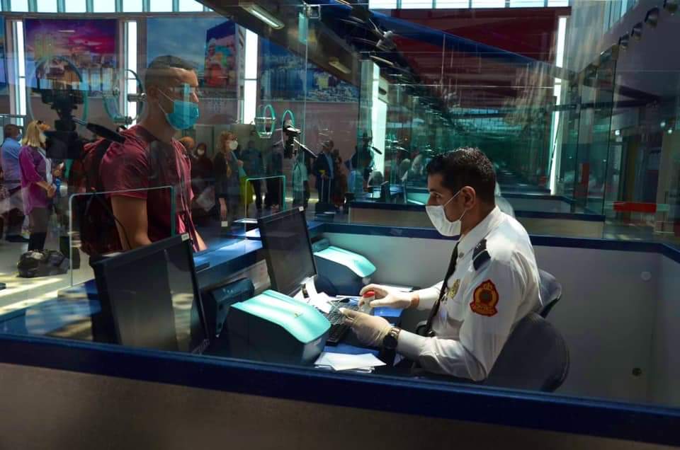  فتح بحث قضائي مع 37 مسافرا مغربيا قدموا شواهد مزورة لاختبارات الكشف عن فيروس كوفيد-19 (PCR) 