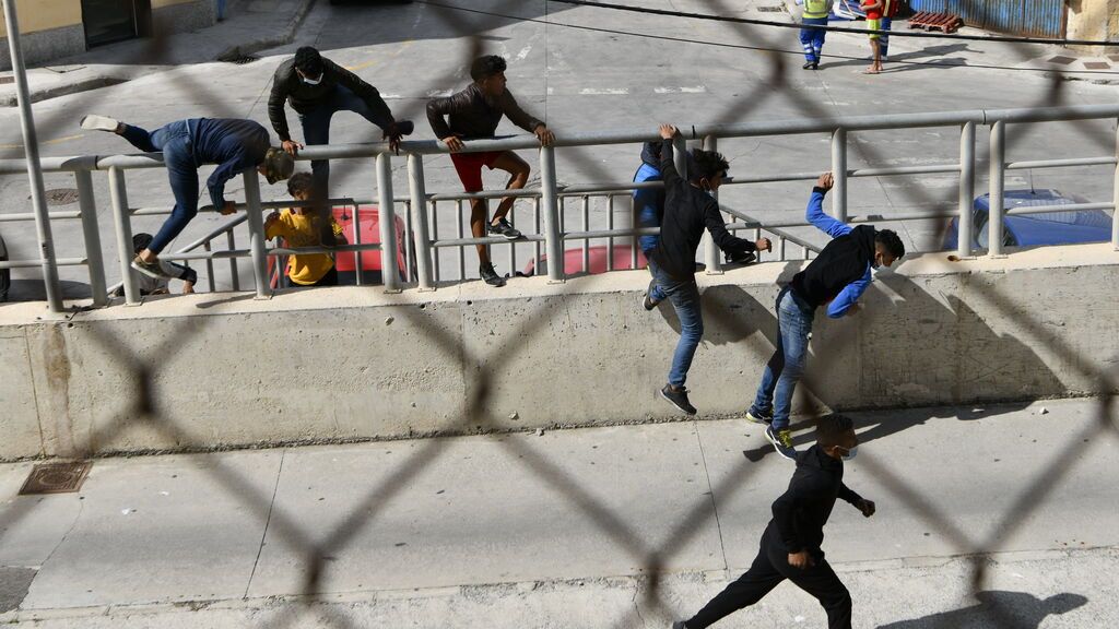 بسبب اتفاق إعادتهم للمغرب.. النيابة العامة الإسبانية تفتح تحقيقا في ترحيل القاصرين من سبتة بعد فرار العشرات