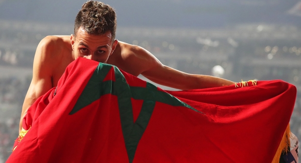  العداء المغربي سفيان البقالي يفوز بذهبية سباق 3000 موانع في بطولة العالم لألعاب القوى 