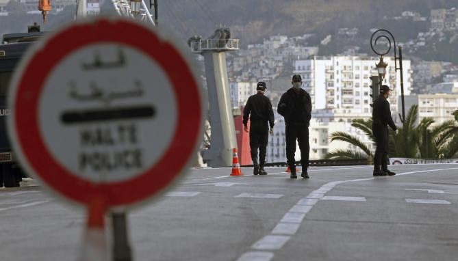  تمديد الحجر الصحي بالجزائر لمدة عشرة أيام 