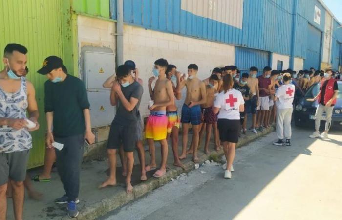 أساقفة رفضوا "الإعادة الجماعية".. الفاتيكان تدخل على الخط في قضية ترحيل القاصرين من سبتة إلى المغرب