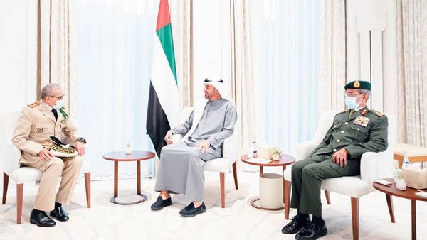  ناقشا التنسيق المشترك في المجال العسكري.. ولي عهد أبو ظبي يستقبل المفتش العام للقوات المسلحة الملكية 