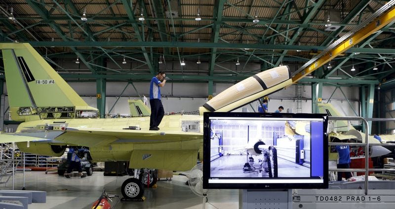  هل تبدأ مخاوف مدريد؟.. صحيفة إسبانية: إسرائيل ستفتتح معامل لصناعة الأسلحة في المغرب 