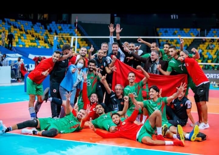 أسود كرة الطائرة يصعدون إلى ربع نهائي بطولة إفريقا بعد انتصار ثان أمام كينيا