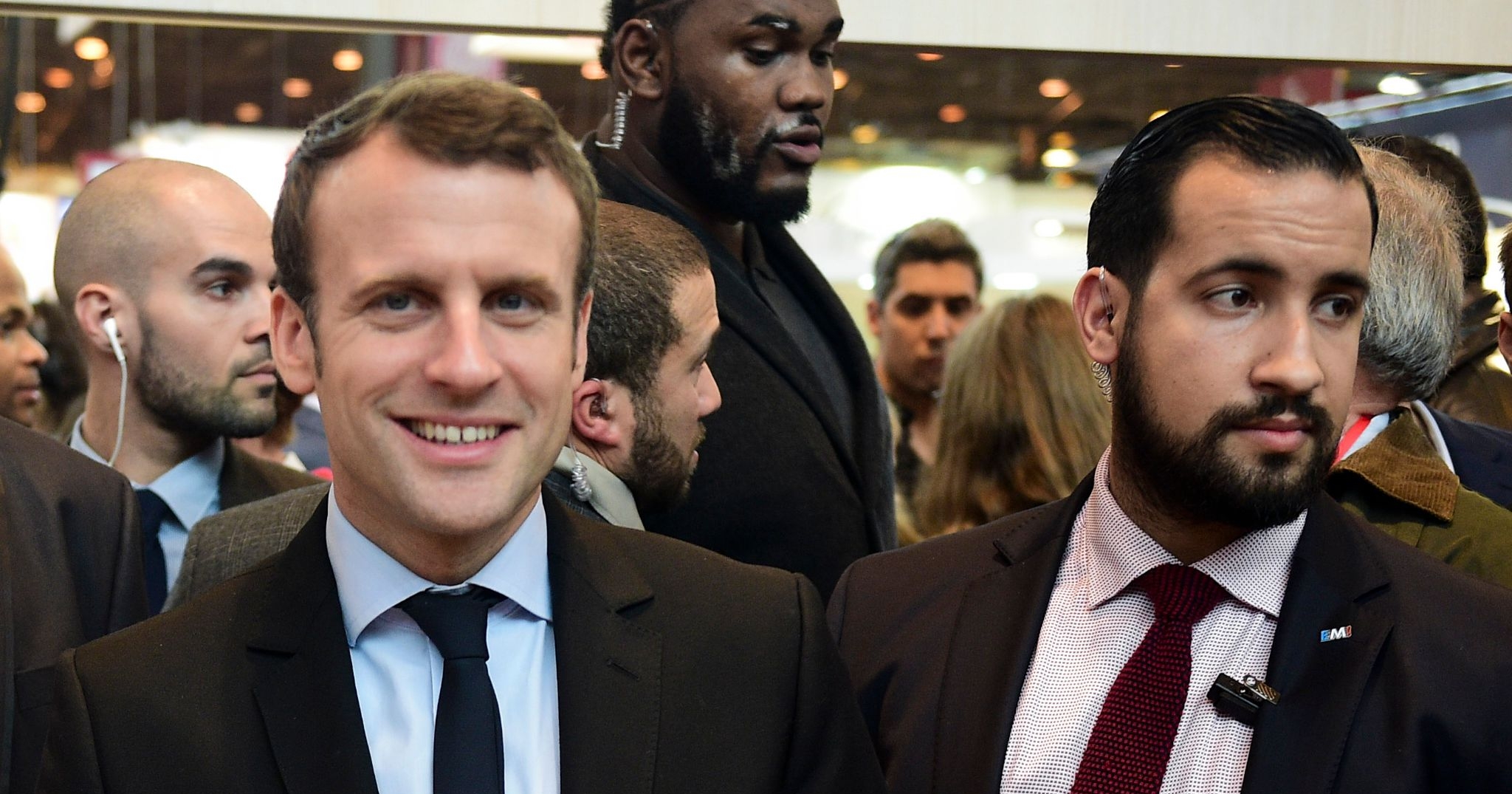  قال إنه كان "مُخطئا وغبيا".. محاكمة مسؤول أمن ماكرون تكشف دخوله للمغرب بشكل غير قانوني عبر جواز سفر دبلوماسي 