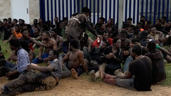  القوات المغربية تُحبط محاولة جماعية جديدة لدخول مليلية.. وإسبانيا تُعيد 125 مهاجرا للمغرب من جزيرة "تيرا" 