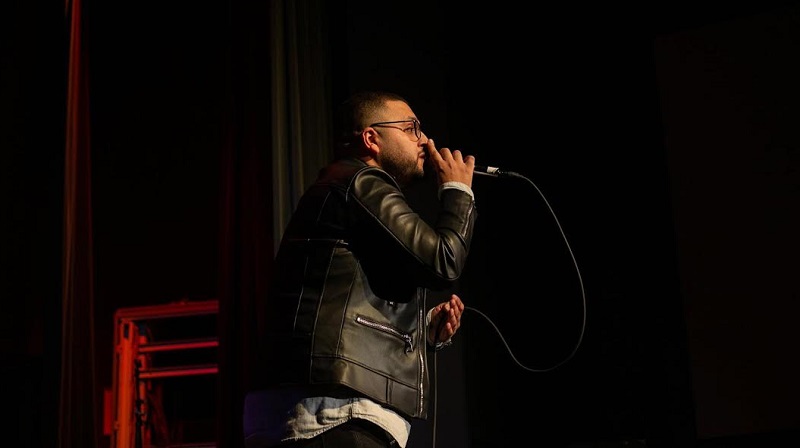 عبدو.. مغربي يقتحم عالم الغناء بالإنجليزية والفلمانية في بلجيكا