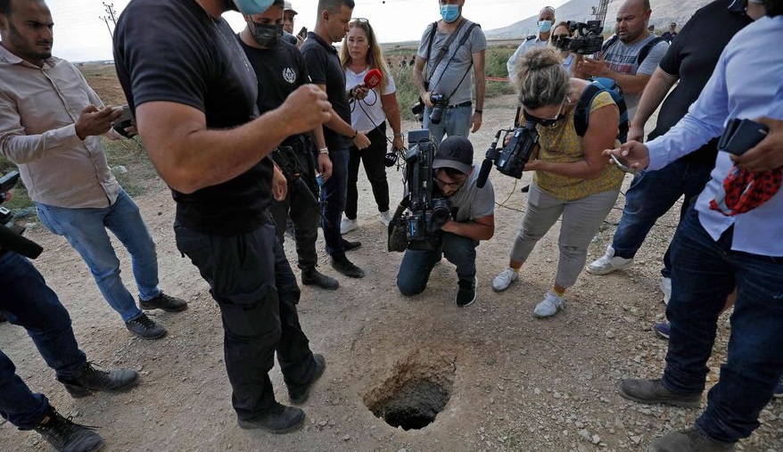  صدمة في إسرائيل بعد فرار 6 أسرى فلسطينيين من سجن "الخَزْنَة" 