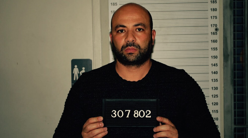 عمل مخبرا للشرطة الفرنسية ثم عاد لتهريب الحشيش.. هذا هو الجزائري سفيان الحمبلي المطلوب من "الإنتربول" الذي سقط بالمغرب