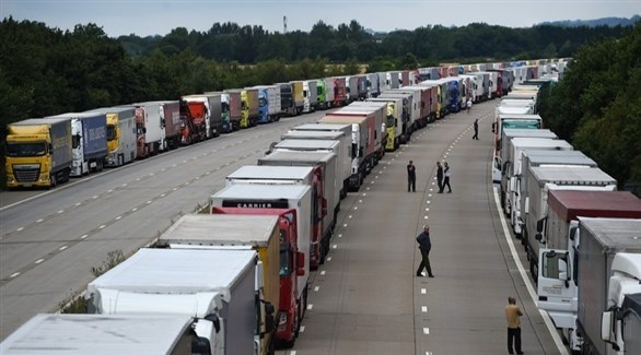 بريطانيا تخفف قواعد الهجرة لجلب سائقي شاحنات أجانب بعد أزمة الإمداد