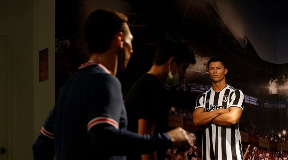 تمثال رونالدو لا يزال يرتدي قميص يوفنتوس في دبي