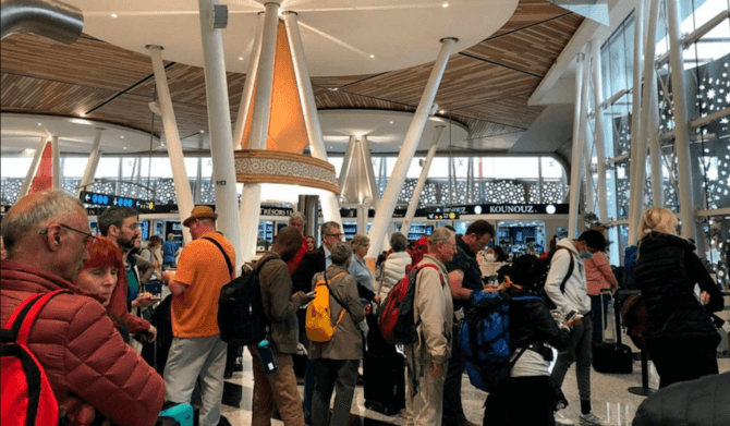  ميرور: آلاف البريطانيين عالقين في المغرب رغم الإذن لشركات الطيران بتنظيم رحلات استثنائية 