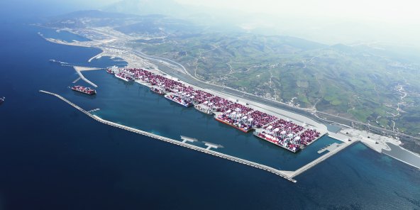  يرتبط بـ 180 ميناء دولي ومحور لـ 1000 شركة.. "قصة نجاح" ميناء طنجة المتوسط تعرض أمام البنك الدولي وصندوق النقد الدولي 