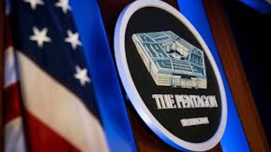 البانتاغون: ندرس وجود تهديد أمني على خلفية توقف مواقع التواصل الاجتماعي