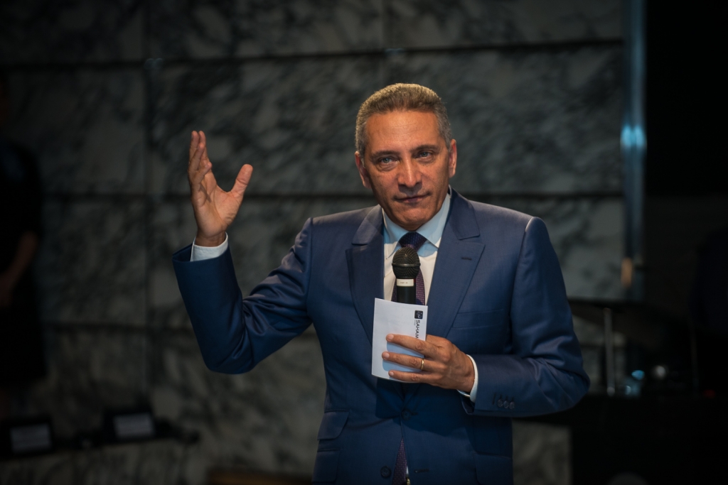  حفيظ العلمي.. رجل الأعمال الذي تمنى المغاربة بقاءه في الحكومة بعد أن نقل الصناعة إلى مصاف التنافس 