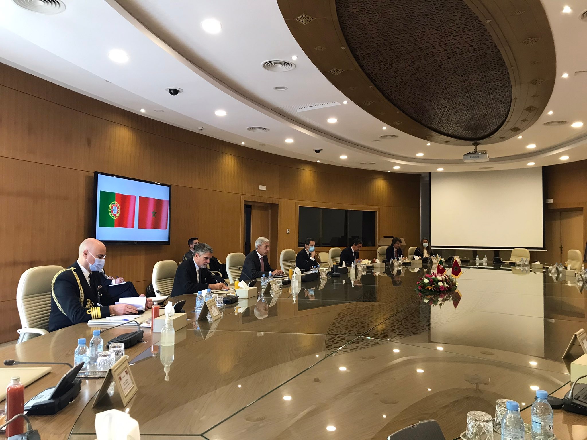 الوزير المنتدب بإدارة الدفاع والمفتش العام للقوات المسلحة الملكية يلتقيان بوزير الدفاع البرتغالي