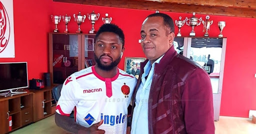 بالوثائق.. النيجيري باباتوندي يتهم الوداد بـ "تزوير" بصمته على غرار ملف المالي سيسوكو