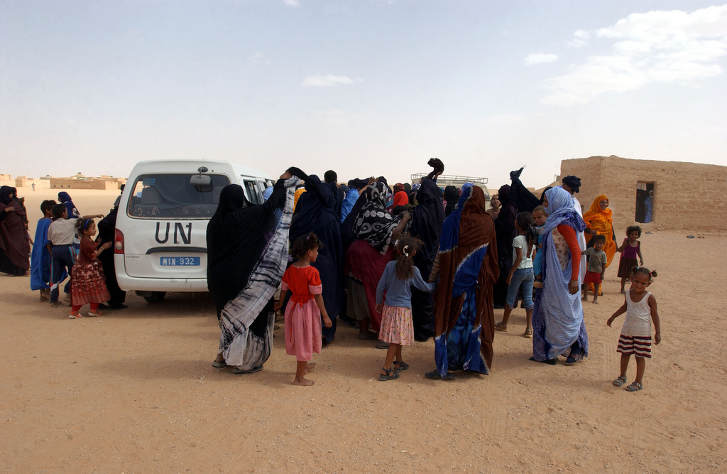  أزمة جديدة بين "البوليساريو" وإسبانيا.. مدريد تتأخر عاما على الاستجابة لطلب تلقيح صحراويي تندوف حتى لا تُغضب المغرب 