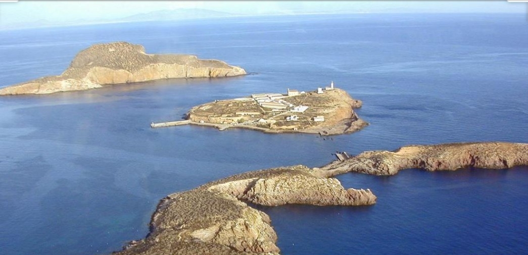 حزب "فوكس" يتهم المغرب بـ"غزو إسبانيا" بسبب مزارع سمكية قرب الجزر الجعفرية التي تطالب بها الرباط