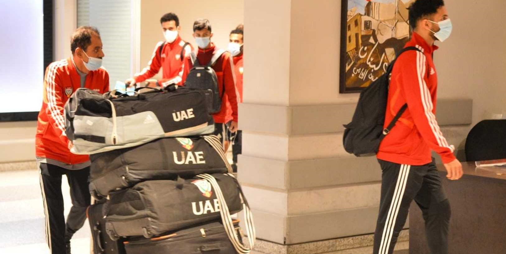  وصول منتخب الإمارات إلى بيروت رفقة "فريق مسلح" يثير ضجة في لبنان 