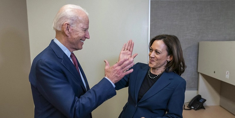 الرئيس الأمريكي ينقل صلاحياته إلى نائبته