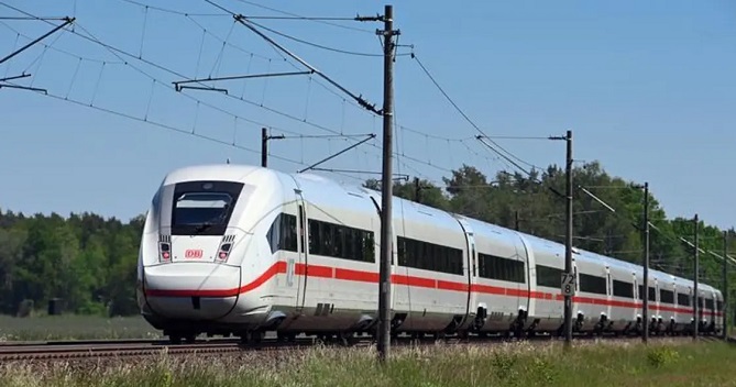 ثلاثة جرحى في هجوم بالسكين على متن قطار بولاية بافاريا الألمانية