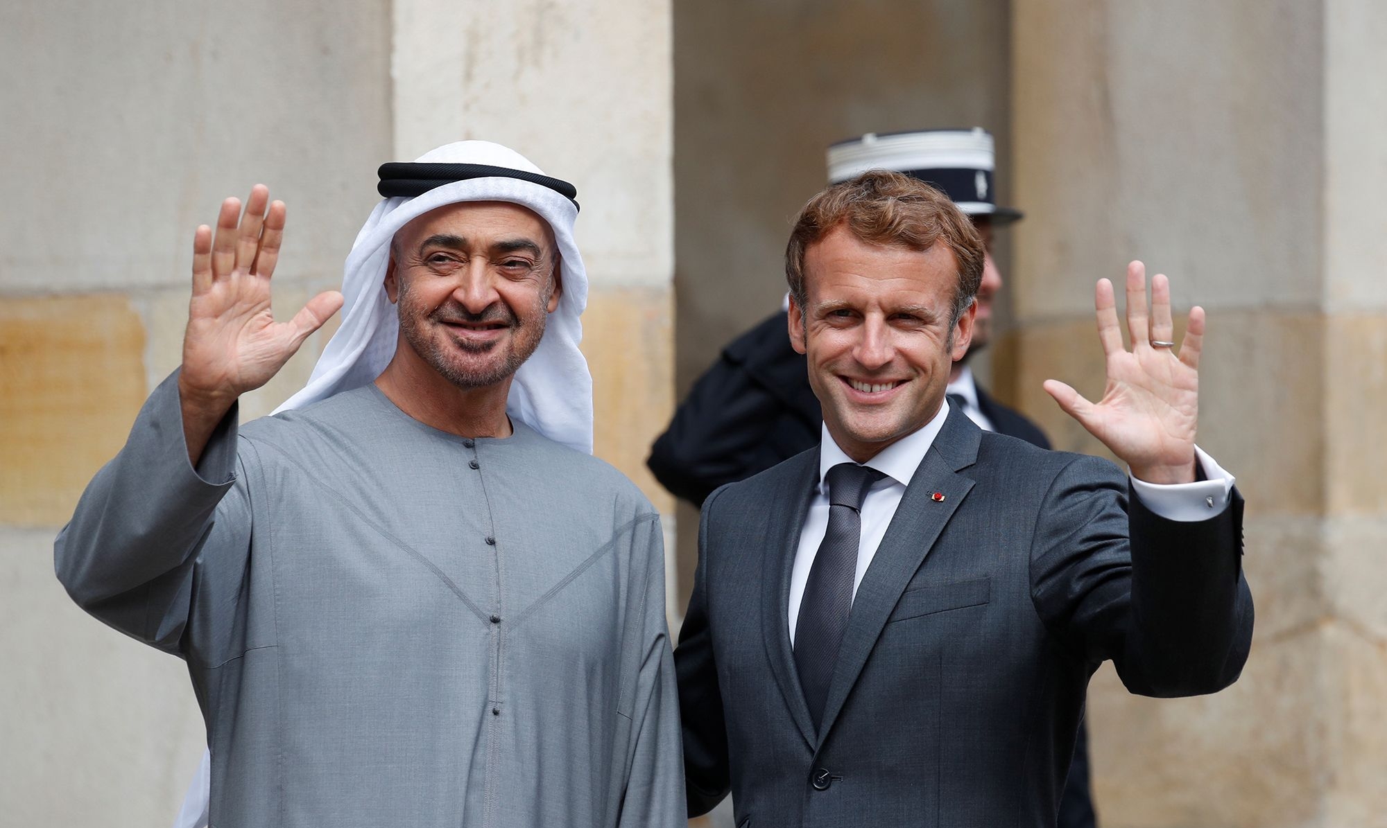 بعد فشله في بيعها للمغرب.. ماكرون يتوجه للإمارات في محاولة لإقناعها بشراء طائرات "رافال" القتالية