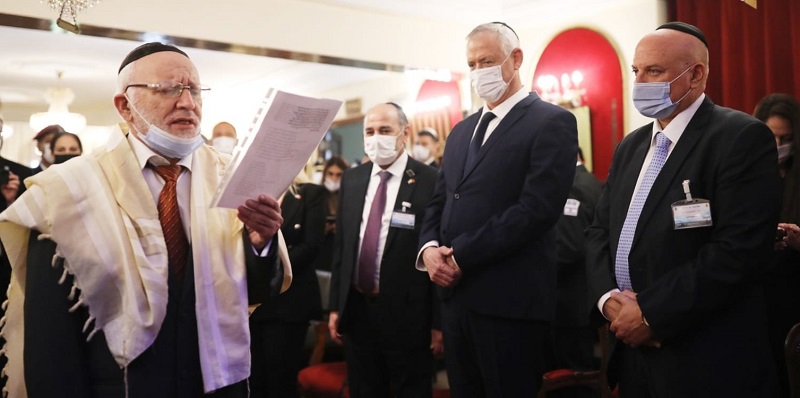  وزير الدفاع الإسرائيلي يصلي في كنيس يهودي بالرباط من أجل "صحة الملك" 