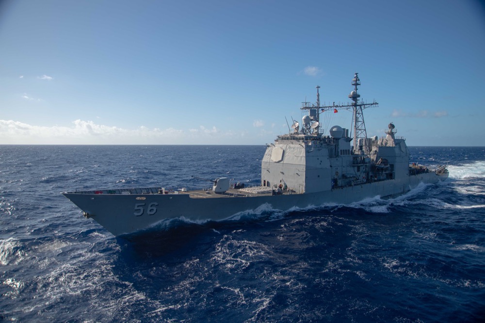 هل هي رسالة موجهة إلى إسبانيا؟.. البحرية المغربية وحاملة طائرات أمريكية يُنظمان عبورا عسكريا بمضيق جبل طارق