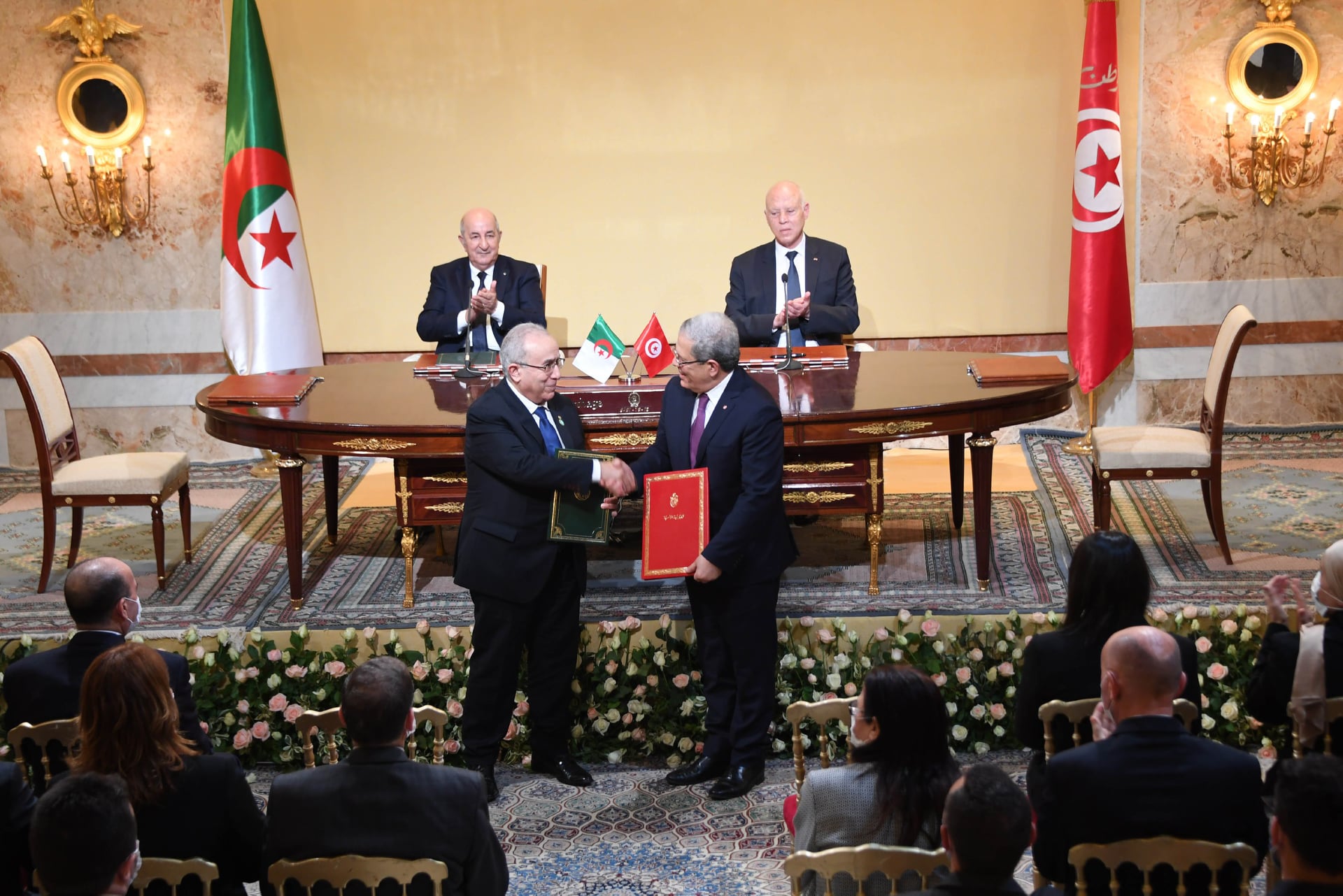  بعد إخفاق سياسة "إعفاء الديون" لمزاحمة المغرب في إفريقيا.. هل يفشل النظام الجزائري مرة أخرى بـ"سياسة الإقراض"؟ 