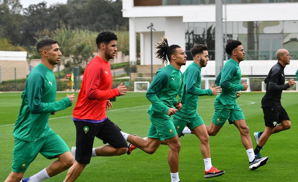 اليوم الثالث من معسكر "الأسود".. التحاق حكيمي ووصول نبأ إصابات "كوفيد" في نادي إشبيلية