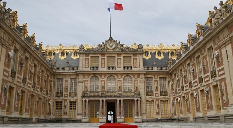 فرنسا تبحث في الإمارات عن مشتر لمبنى تاريخي تابع للجيش قرب قصر فرساي