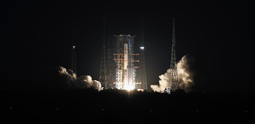 الصين تطلق قمرين صناعيين جديدين إلى الفضاء