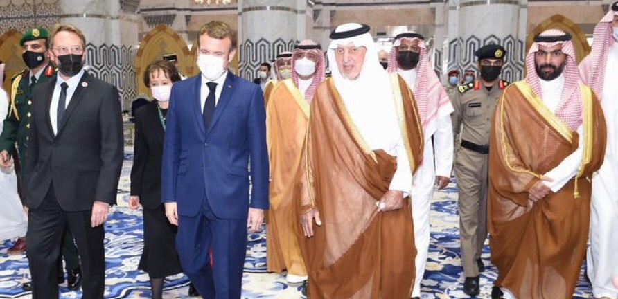  ماكرون يصل الى جدة في مستهل زيارة رسمية للسعودية 