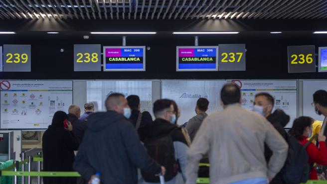  المغرب يُغيّر وجهة إعادة مواطنيه العالقين في أوروبا إلى البرتغال ويتهم إسبانيا بضعف مراقبة المصابين بكورونا 