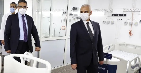 وزير الصحة يكشف تفاصيل تسجيل أول إصابة بـ”أوميكرون” في المغرب