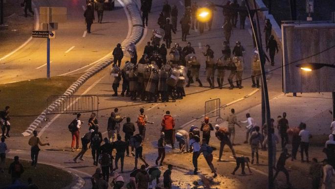 إشاعة برفع المغرب مراقبته لحدود سبتة ليلة رأس السنة تُحول الفنيدق إلى ساحة مواجهة بين السلطات والراغبين في اقتحام السياج