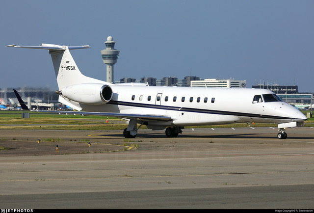 بعد رفض الحكومة تأمين خط جوي للإعلام والمناصرين.. طائرة خاصة تقل لقجع وأيت منا من الرباط إلى دوالا