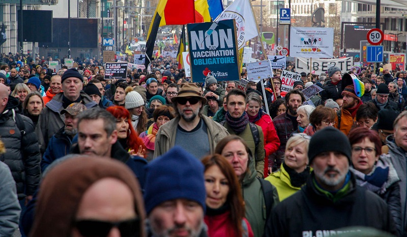 آلاف المتظاهرين في بروكسيل ضد القيود الصحية