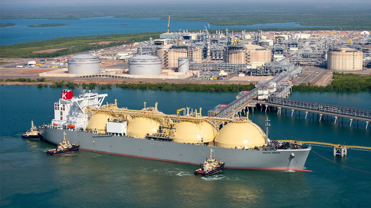 صحيفة إسبانية: قرار مدريد بإمداد المغرب بالغاز أثار غضب الجزائر