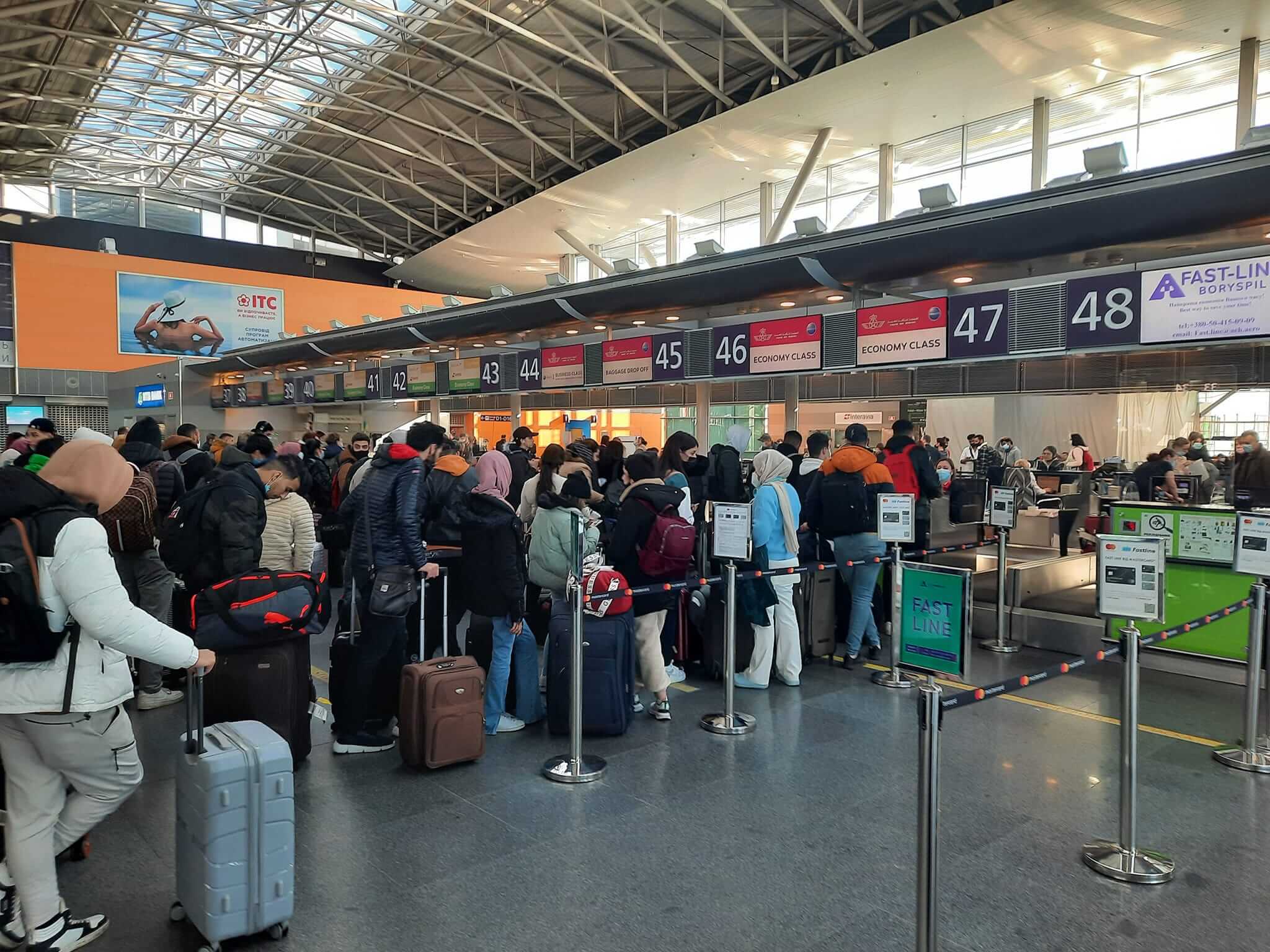  المغرب يخصص خطوط طيران خاصة لإجلاء رعاياه من أوكرانيا عبر رومانيا والمجر وبولندا 