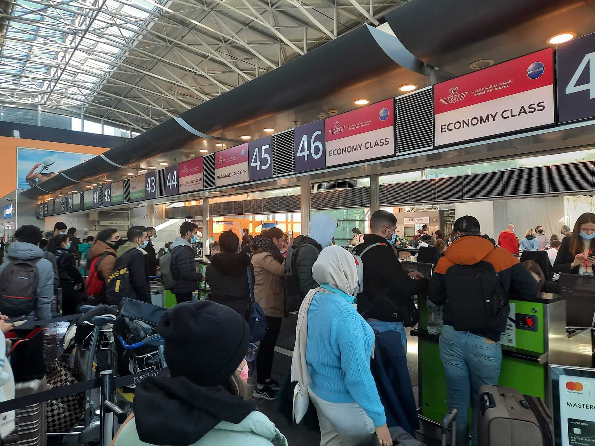 سفارة المملكة بأوكرانيا تدعو المغاربة الراغبين في مغادرة التراب الأوكراني التوجه إلى المنافذ الحدودية لرومانيا وهنغاريا وسلوفاكيا