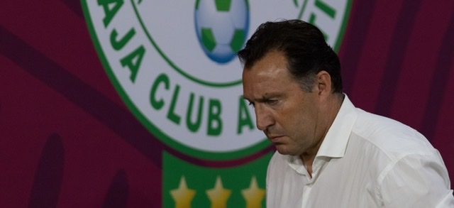  بعد الانتصار في الجزائر.. رئيس الرجاء يتشبث ببقاء فيلموتس على رأس العارضة الفنية 