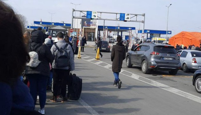  المغرب يؤكد تمكنه من إجلاء 181 مغربيا عبر البوابات الحدودية لأوكرانيا 