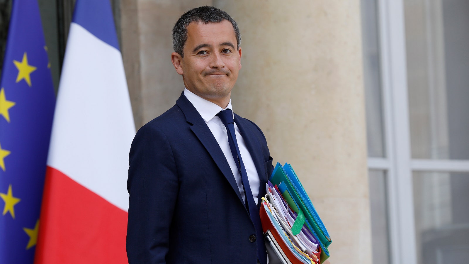 كان وراء قرار تقليص التأشيرات.. وزير الداخلية الفرنسي: المغاربة يتهمونني بالعمالة للجزائر والجزائريون لا يحبونني