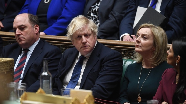  بريطانيا لروسيا: الانسحاب قبل المفاوضات 