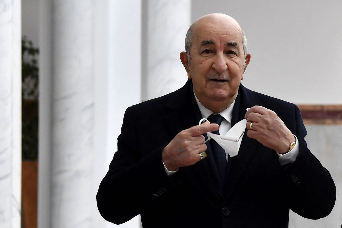  تبون  يقيل وزير النقل لارتكابه "خطأ فادحا" 