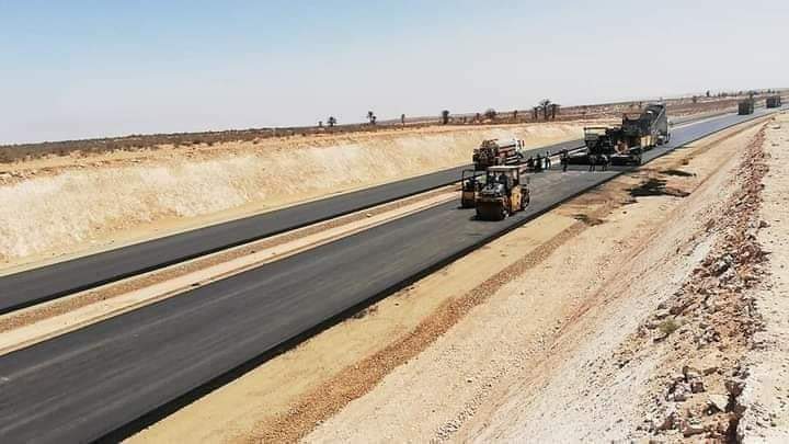 بغلاف مالي وصل إلى 900 مليون درهم.. الطريق الوطنية بين العيون والداخلة بلغت نسبة الأشغال فيها 100 في المئة